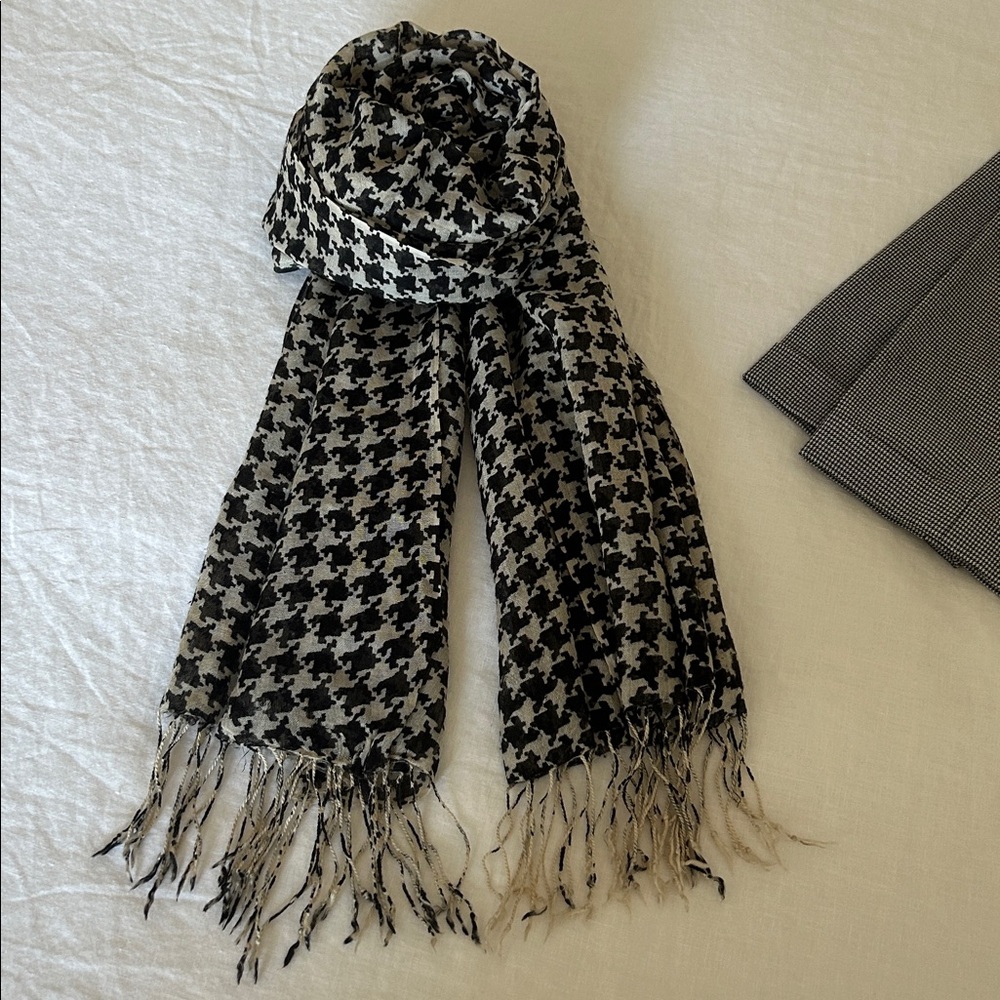 Black and White Houndstooth Scarf